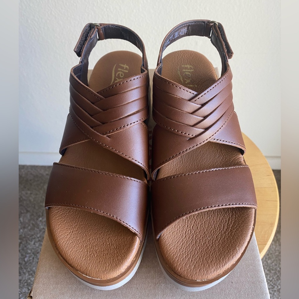 Leather wedge natural sandals